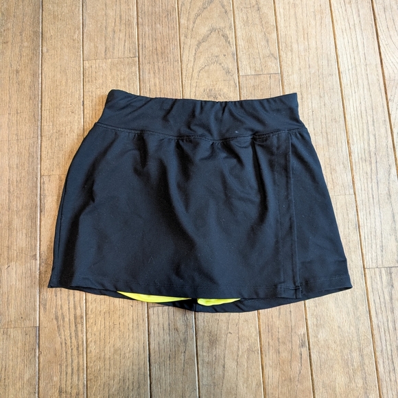 Women's Layer 8 Black Athletic Skirt With Built In Yellow Shorts Size Small - Picture 1 of 4